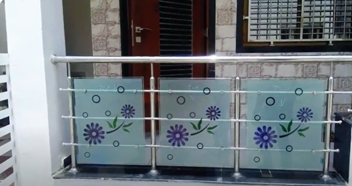 نرده بالکن شیشه ای