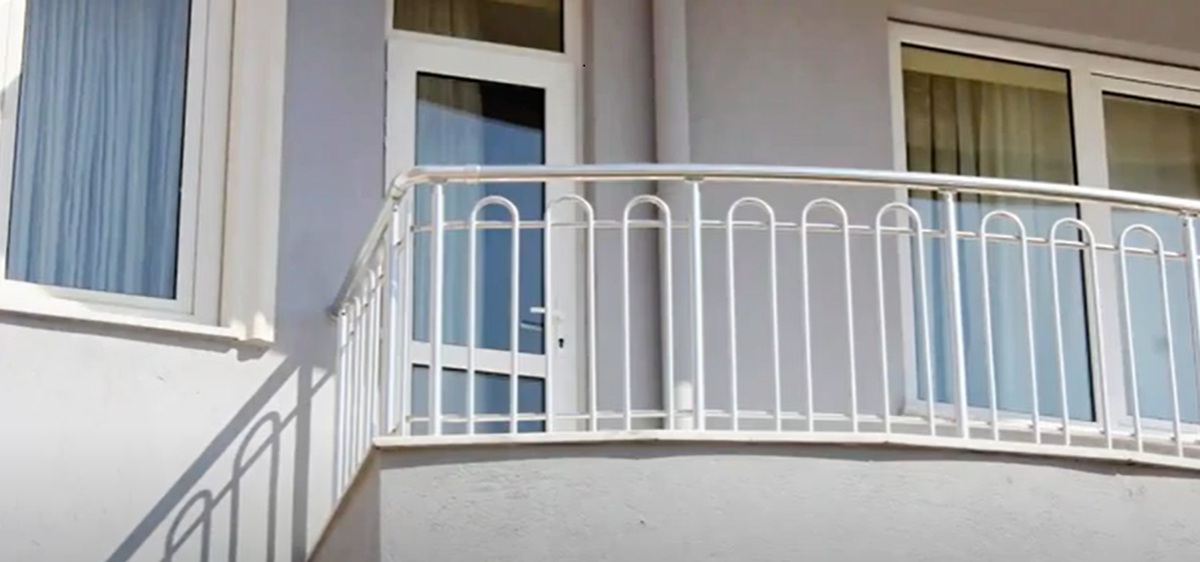 نرده بالکن فلزی